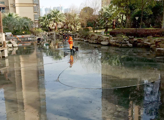 宝丰景观池淤泥清理